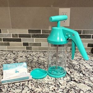 The Pampered Chef Batter Mixer & Dispenser